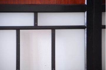 古民具・骨董　すりガラス入り!漆が美しいアンティークガラス帯戸2枚セット(2)