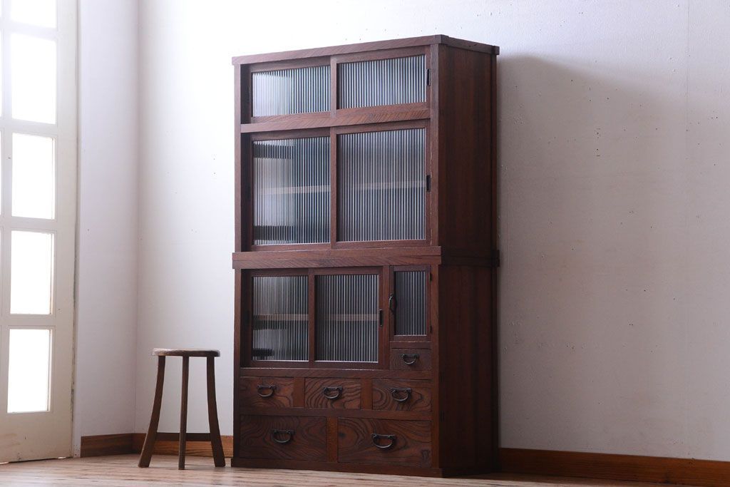 アンティーク家具　和製アンティーク　前面欅材!2段重ねのモールガラス引き戸収納棚(2)