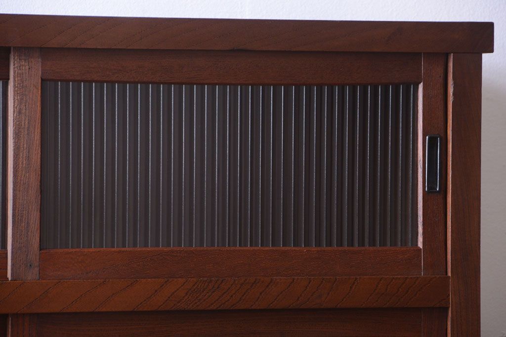 アンティーク家具　和製アンティーク　前面欅材!2段重ねのモールガラス引き戸収納棚(2)