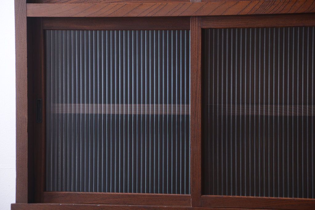 アンティーク家具　和製アンティーク　前面欅材!2段重ねのモールガラス引き戸収納棚(2)