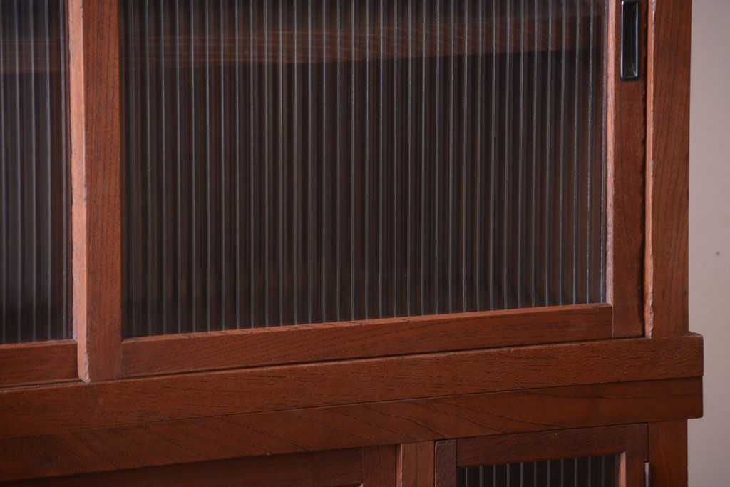 アンティーク家具　和製アンティーク　前面欅材!2段重ねのモールガラス引き戸収納棚(2)
