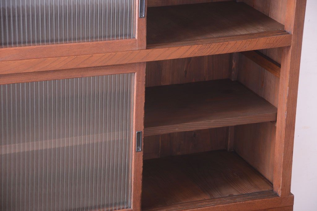 アンティーク家具　和製アンティーク　前面欅材!2段重ねのモールガラス引き戸収納棚(2)