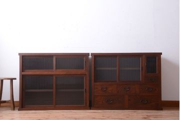 アンティーク家具　和製アンティーク　前面欅材!2段重ねのモールガラス引き戸収納棚(2)