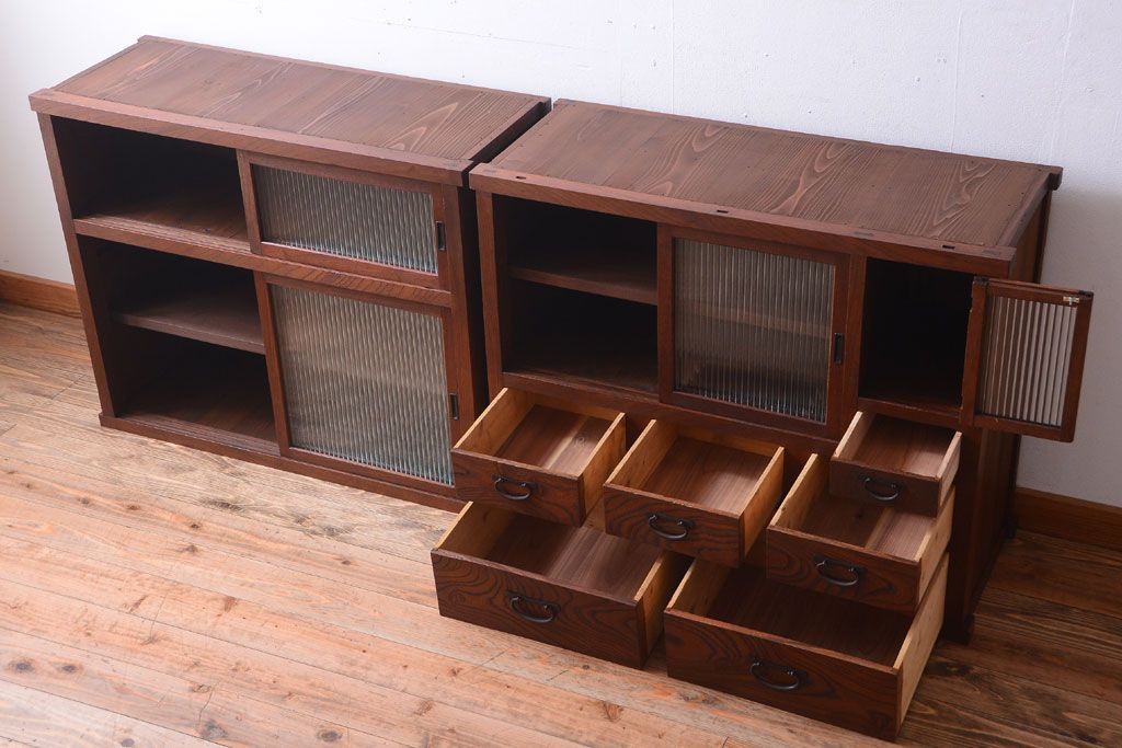 アンティーク家具　和製アンティーク　前面欅材!2段重ねのモールガラス引き戸収納棚(2)