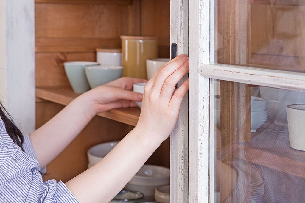 アンティーク家具　アンティーク　大きなペイント重ね収納棚(キャビネット・食器棚)(2)