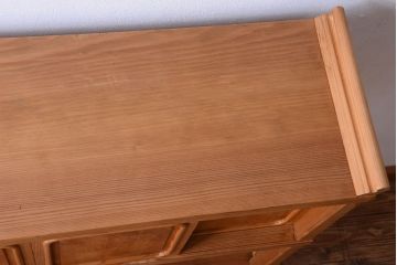 中古　民芸家具　屋久杉製の上品な木味戸棚(茶棚・飾り棚・収納棚)(2)