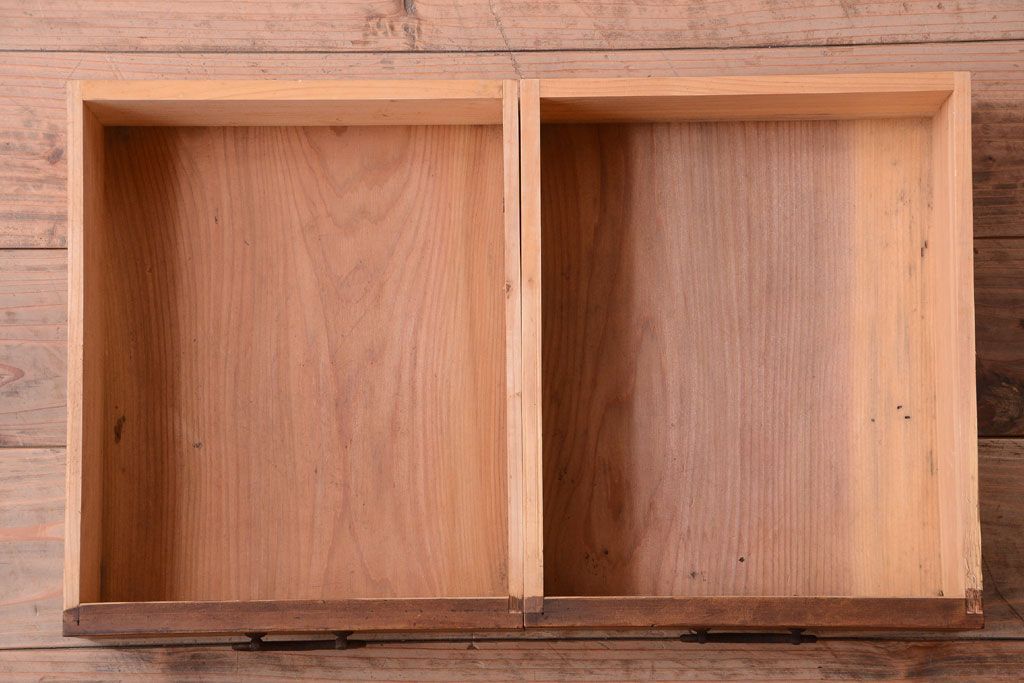 アンティーク家具　和製アンティーク　古い木製の小ぶりな収納棚(下駄箱)(3)