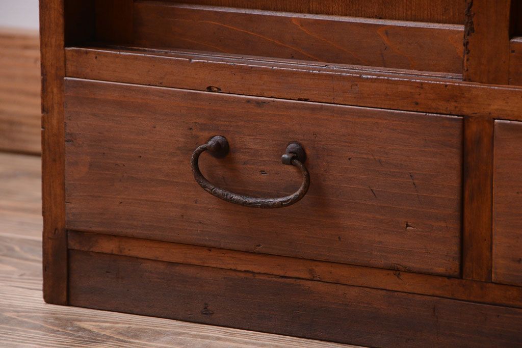 アンティーク家具　和製アンティーク　古い木製の小ぶりな収納棚(下駄箱)(3)