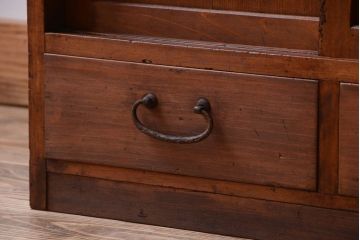 アンティーク家具　和製アンティーク　古い木製の小ぶりな収納棚(下駄箱)(3)