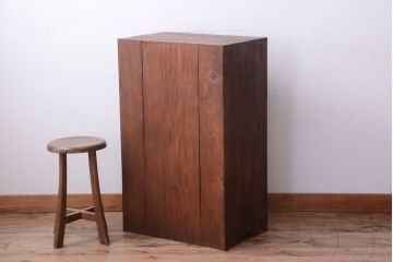 アンティーク家具　和製アンティーク　古い木製の小ぶりな収納棚(下駄箱)(3)