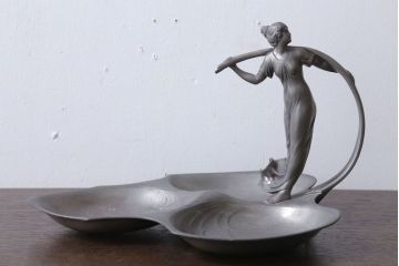 アンティーク雑貨　アンティーク　Achille Gamba(アキレ・ガンバ)　錫(スズ)のトレー