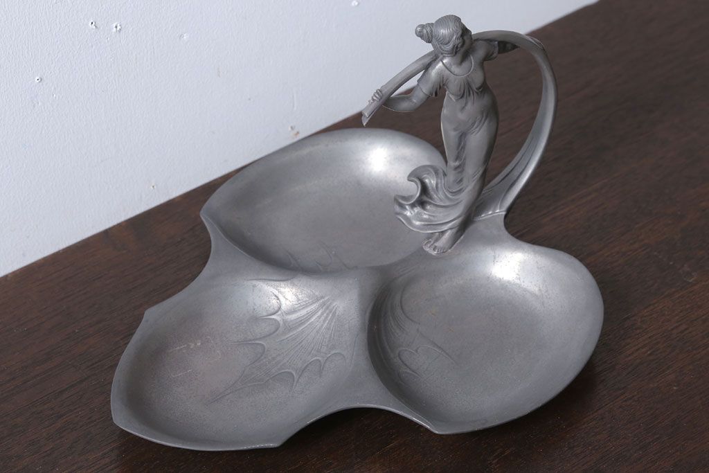 アンティーク雑貨　アンティーク　Achille Gamba(アキレ・ガンバ)　錫(スズ)のトレー