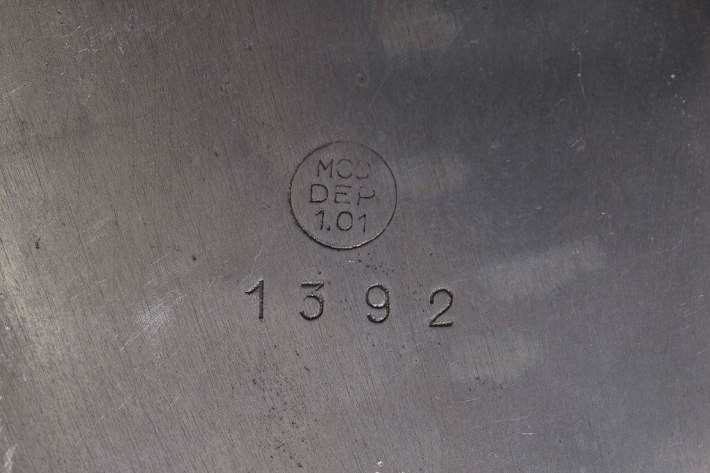 アンティーク雑貨　アンティーク　Achille Gamba(アキレ・ガンバ)　錫(スズ)のトレー