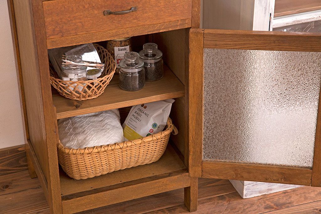 レトロ家具　昭和レトロ　古い木製のアンティークサイドテーブル(収納棚)