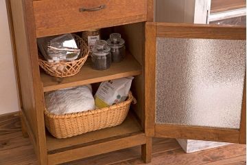 レトロ家具　昭和レトロ　古い木製のアンティークサイドテーブル(収納棚)