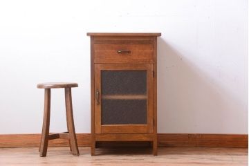 レトロ家具　昭和レトロ　古い木製のアンティークサイドテーブル(収納棚)