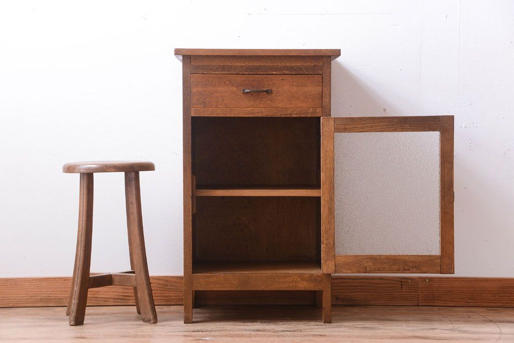 レトロ家具　昭和レトロ　古い木製のアンティークサイドテーブル(収納棚)