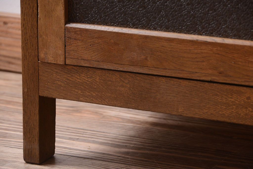 レトロ家具　昭和レトロ　古い木製のアンティークサイドテーブル(収納棚)