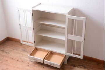 アンティーク家具　アンティークペイント　脚付きのかわいい本箱(収納棚)