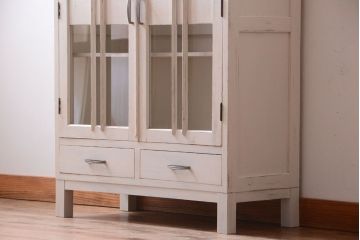 アンティーク家具　アンティークペイント　脚付きのかわいい本箱(収納棚)