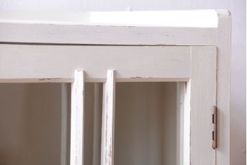 アンティーク家具　アンティークペイント　脚付きのかわいい本箱(収納棚)