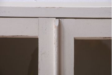 アンティーク家具　アンティークペイント　脚付きのかわいい本箱(収納棚)