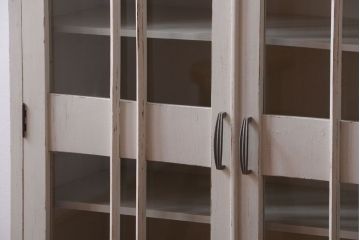 アンティーク家具　アンティークペイント　脚付きのかわいい本箱(収納棚)