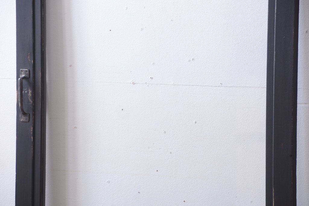 アンティークペイント　大きなガラス面の古い木製ドア