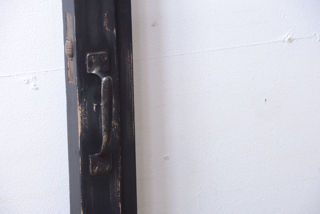 アンティークペイント　大きなガラス面の古い木製ドア