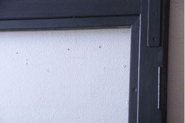 アンティークペイント　大きなガラス面の古い木製ドア