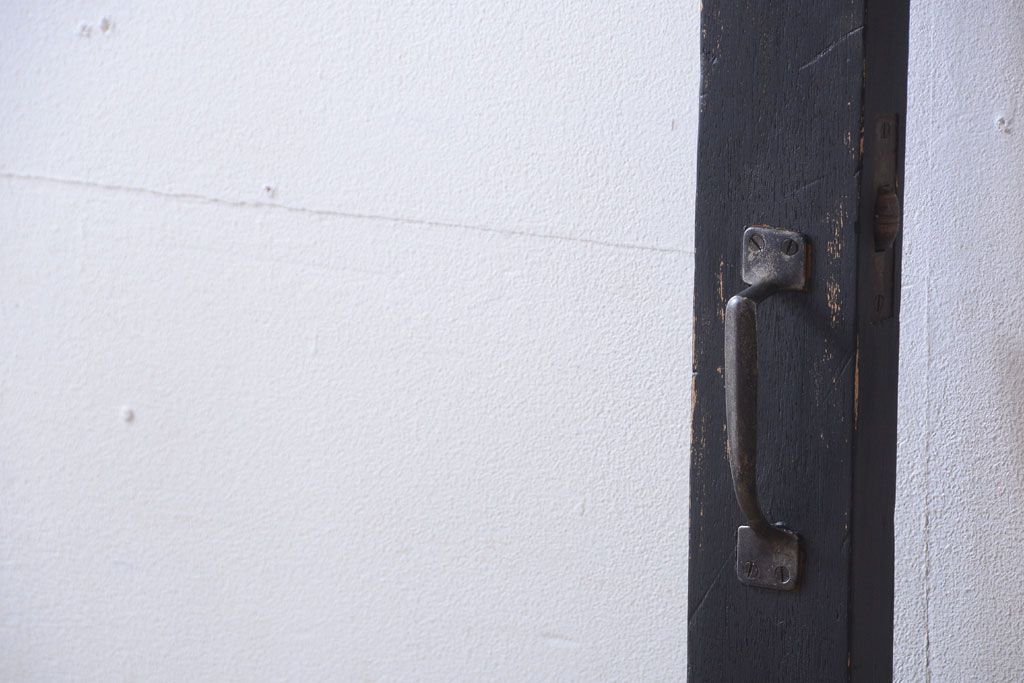 アンティークペイント　大きなガラス面の古い木製ドア