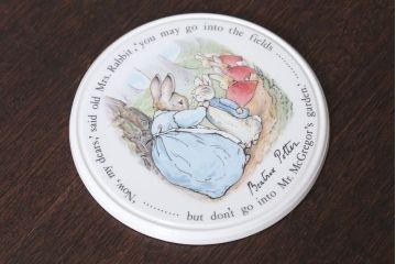 アンティーク雑貨　中古　イギリスWedgwood(ウェッジウッド)　ピーターラビット　ティーポットスタンド
