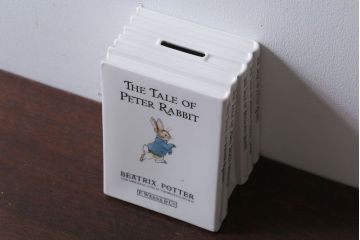 アンティーク雑貨　中古　イギリスWedgwood(ウェッジウッド)　ピーターラビット　ブックエンド型貯金箱