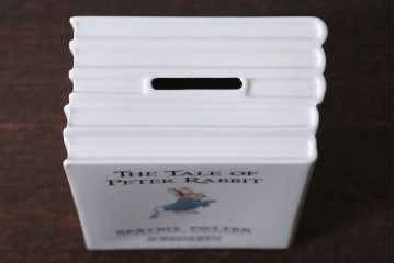 アンティーク雑貨　中古　イギリスWedgwood(ウェッジウッド)　ピーターラビット　ブックエンド型貯金箱