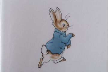 アンティーク雑貨　中古　イギリスWedgwood(ウェッジウッド)　ピーターラビット　ブックエンド型貯金箱