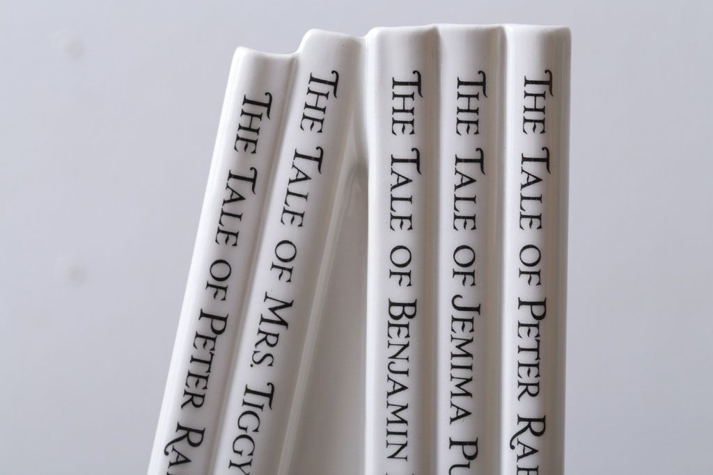 アンティーク雑貨　中古　イギリスWedgwood(ウェッジウッド)　ピーターラビット　ブックエンド型貯金箱