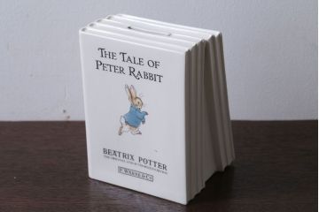 アンティーク雑貨　中古　イギリスWedgwood(ウェッジウッド)　ピーターラビット　ブックエンド型貯金箱