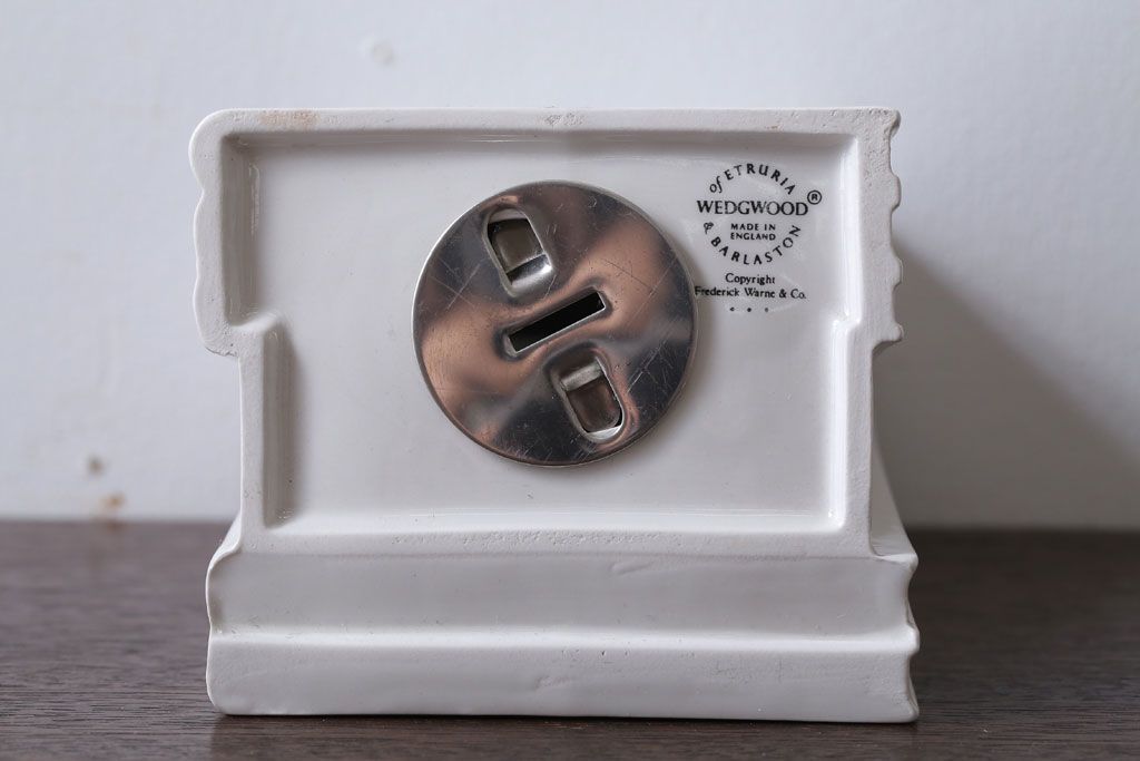 アンティーク雑貨　中古　イギリスWedgwood(ウェッジウッド)　ピーターラビット　ブックエンド型貯金箱