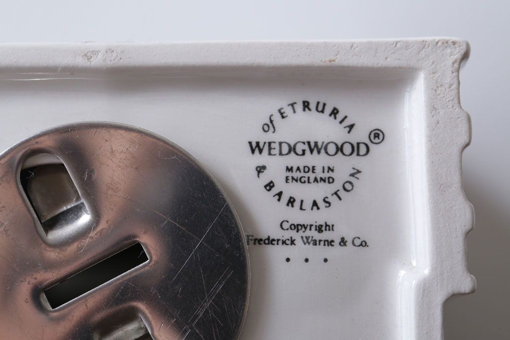 アンティーク雑貨　中古　イギリスWedgwood(ウェッジウッド)　ピーターラビット　ブックエンド型貯金箱