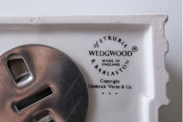 アンティーク雑貨　中古　イギリスWedgwood(ウェッジウッド)　ピーターラビット　ブックエンド型貯金箱