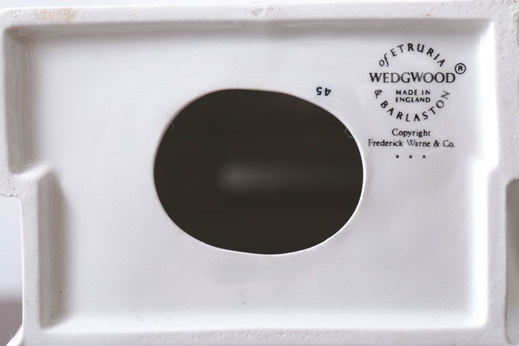 アンティーク雑貨　中古　イギリスWedgwood(ウェッジウッド)　ピーターラビット　ブックエンド型貯金箱