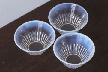 アンティーク雑貨　昭和レトロ　乳白ガラスカップ3点(氷コップ)