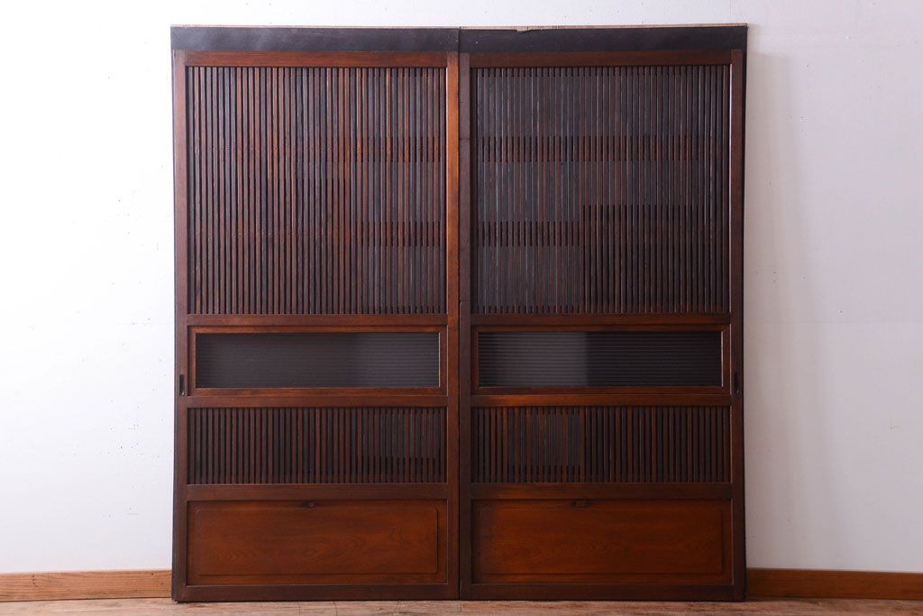 古民具・骨董　裏ガラス入り!腰板欅材のモールガラス帯格子戸2枚セット(1)