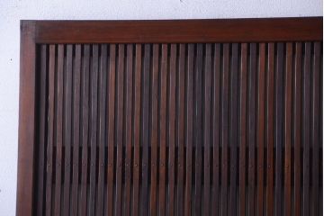 古民具・骨董　裏ガラス入り!腰板欅材のモールガラス帯格子戸2枚セット(1)