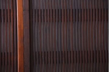 古民具・骨董　裏ガラス入り!腰板欅材のモールガラス帯格子戸2枚セット(1)