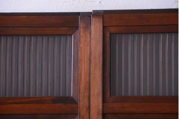 古民具・骨董　裏ガラス入り!腰板欅材のモールガラス帯格子戸2枚セット(1)