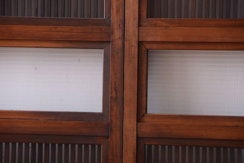 古民具・骨董　裏ガラス入り!腰板欅材のモールガラス帯格子戸2枚セット(1)