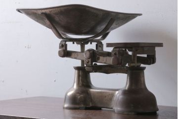 アンティーク雑貨　イギリスアンティーク　古いアイアンスケール(はかり)