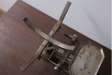 アンティーク雑貨　イギリスアンティーク　古いアイアンスケール(はかり)