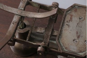 アンティーク雑貨　イギリスアンティーク　古いアイアンスケール(はかり)